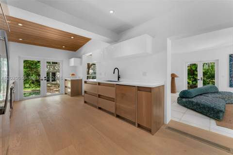 5812 Alton Rd, Miami Beach FL - photo 10 of 43