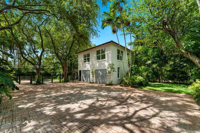 7 bedroom SingleFamilyResidence at 5812 Alton Rd, La Gorce Golf Sub, Miami Beach — photo 4