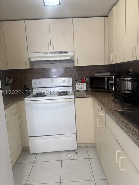 6620 W 2nd Ct 403, Hialeah FL - photo 19 of 38