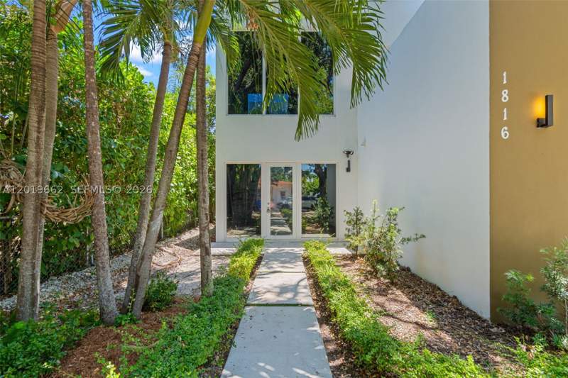 5 bedroom SingleFamilyResidence at 1816 SW 23rd St, Neos Subdivision, Miami — photo 4