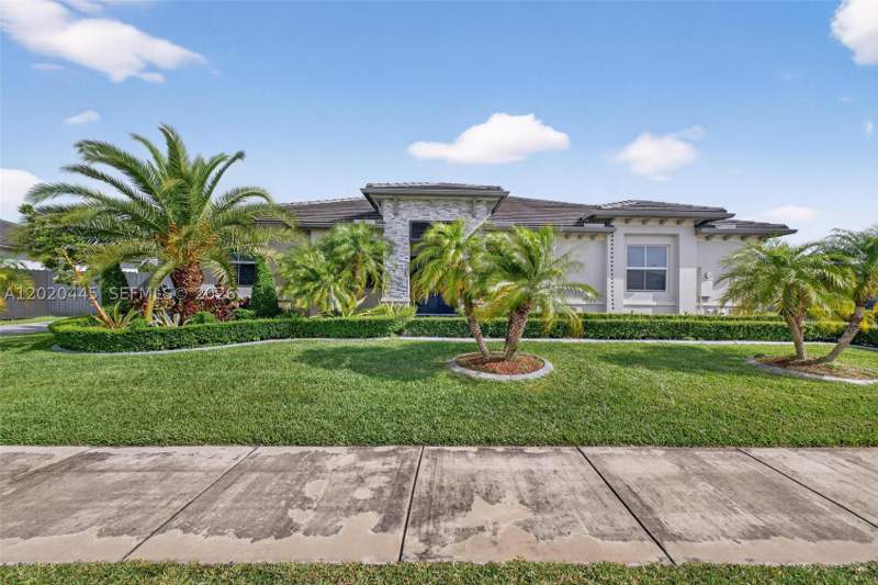 4 bedroom SingleFamilyResidence at 16767 SW 290th Ln, Rambo, Homestead — photo 2