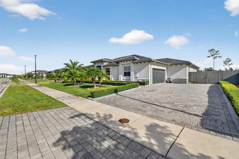 4 bedroom SingleFamilyResidence at 16767 SW 290th Ln, Rambo, Homestead — photo 4