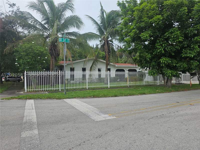 3 bedroom SingleFamilyResidence at 15851 NW 37th Ct, Venetian Garden Rev, Miami Gardens — photo 2