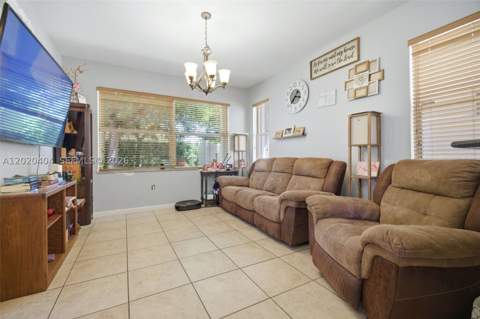 977 NE 37th Pl, Homestead FL - photo 7 of 31
