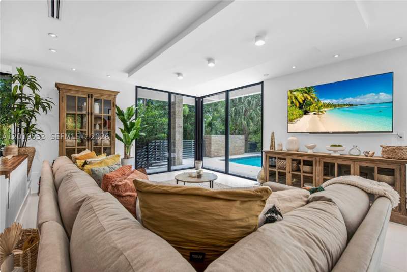 5 bedroom SingleFamilyResidence at 994-990 NE 78th, Shorecrest, Miami — photo 3
