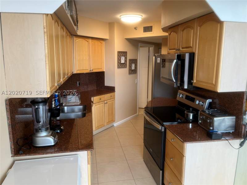 2 bedroom Condominium at 3610 Yacht Club Dr 1511 Penthouse, Portsview @ The Waterways, Aventura — photo 4
