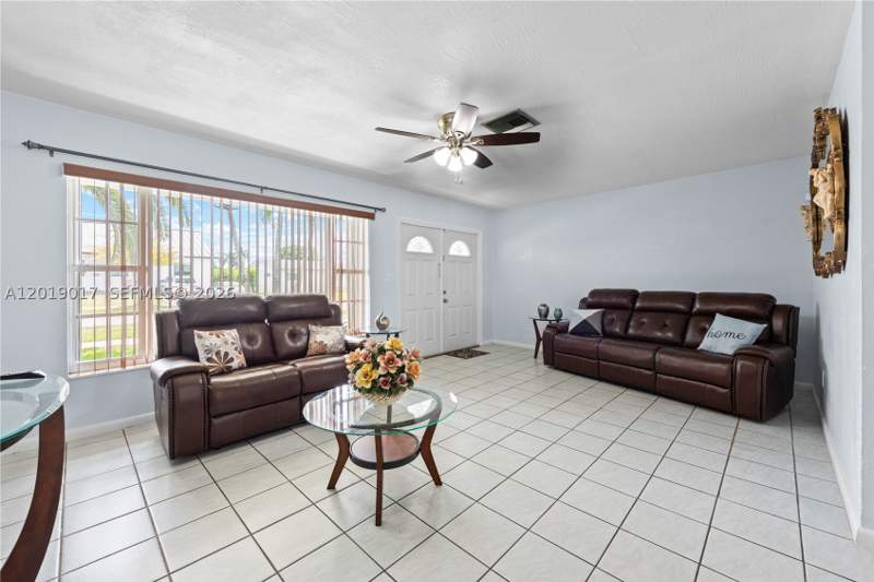 3 bedroom SingleFamilyResidence at 731 NW 17th St, King Robert, Homestead — photo 2