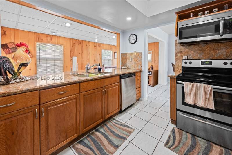 3 bedroom SingleFamilyResidence at 731 NW 17th St, King Robert, Homestead — photo 5