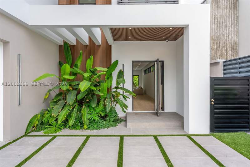 5 bedroom SingleFamilyResidence at 260 NW 47th St, Buena Vista Heights Exten, Miami — photo 4