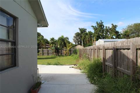 496 SW 9th Ave, Florida City FL - photo 12 of 32