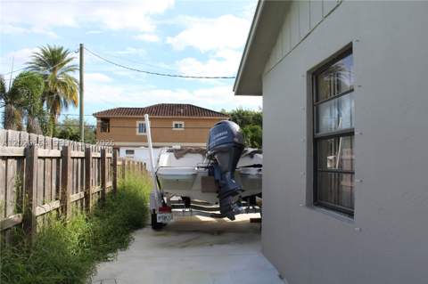 496 SW 9th Ave, Florida City FL - photo 13 of 32