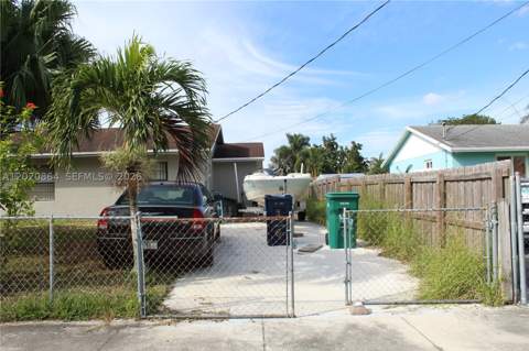 496 SW 9th Ave, Florida City FL - photo 15 of 32