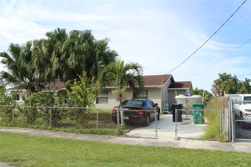 4 bedroom SingleFamilyResidence at 496 SW 9th Ave, H Brookers Sub, Florida City — photo 3