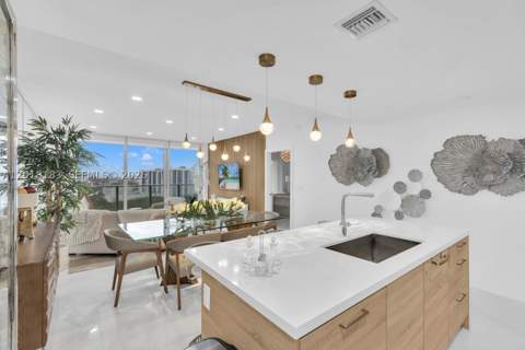 16385 Biscayne Blvd 2101, North Miami Beach FL - photo 11 of 44
