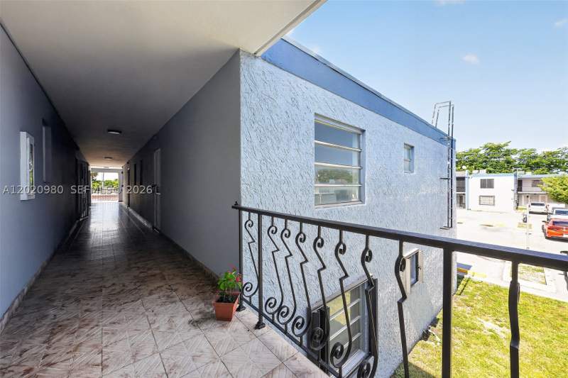2 bedroom Condominium at 145 SW 30th Ct B208, Flagler Plaza Condo, Miami — photo 3