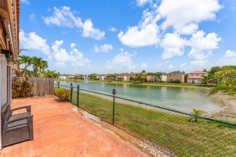 4 bedroom SingleFamilyResidence at 11318 NW 44th Ter, Balmoral Sub Phase II, Doral — photo 4