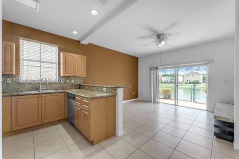 11318 NW 44th Ter, Doral FL - photo 8 of 21