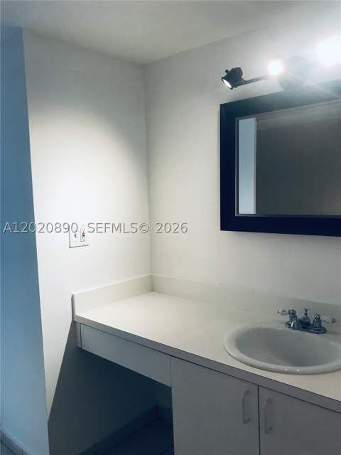 17600 NW 68th Ave B3006, Hialeah FL - photo 10 of 19