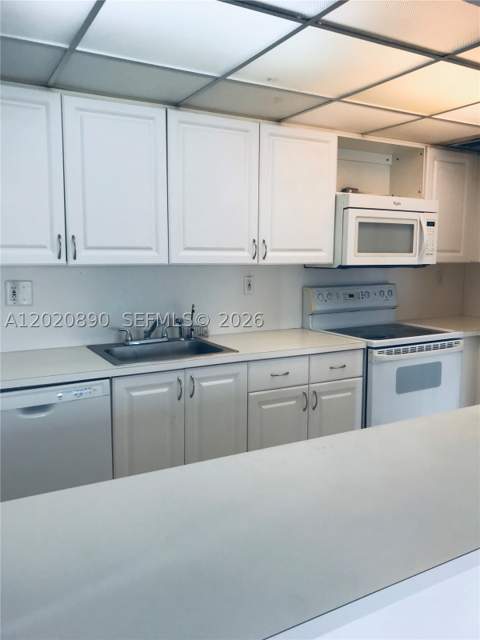 17600 NW 68th Ave B3006, Hialeah FL - photo 6 of 19