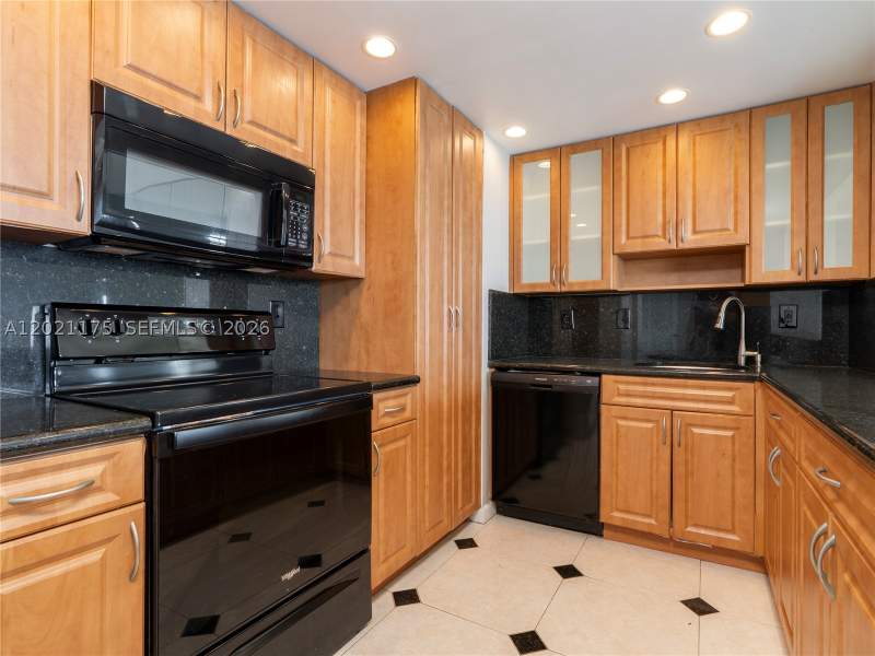 2 bedroom Condominium at 11111 Biscayne Blvd 912, Jockey Club Condo, Miami — photo 3