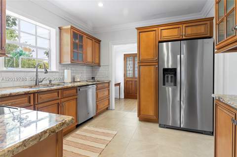 1540 Urbino Ave, Coral Gables FL - photo 13 of 33