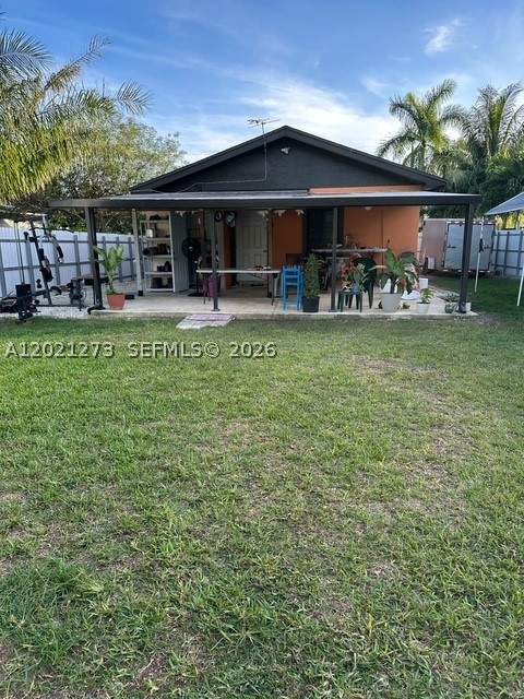 3 bedroom SingleFamilyResidence at 320 NW 2nd St, Town Of Florida City, Florida City — photo 2