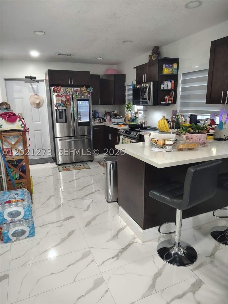3 bedroom SingleFamilyResidence at 320 NW 2nd St, Town Of Florida City, Florida City — photo 3