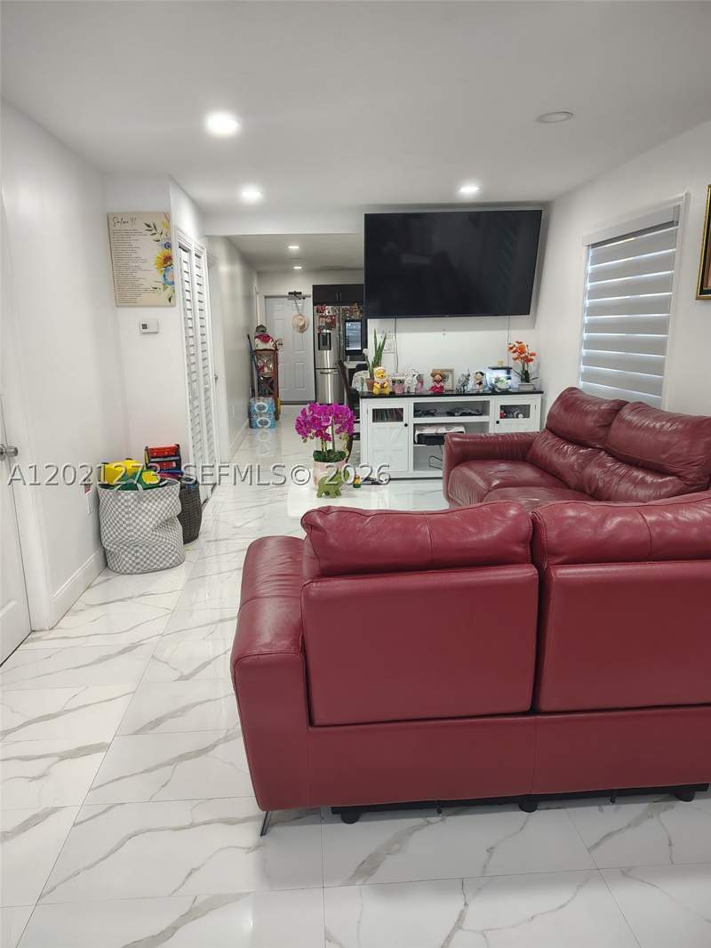 3 bedroom SingleFamilyResidence at 320 NW 2nd St, Town Of Florida City, Florida City — photo 5