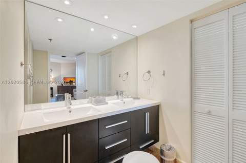 520 Brickell Key Dr A914, Miami FL - photo 12 of 26