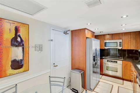 520 Brickell Key Dr A914, Miami FL - photo 13 of 26