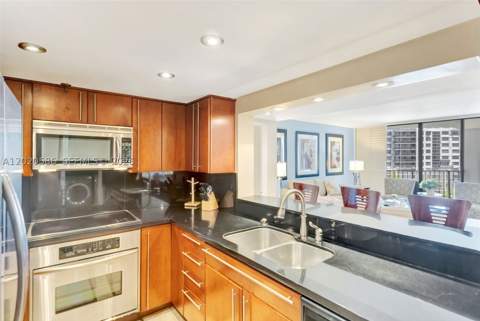 520 Brickell Key Dr A914, Miami FL - photo 14 of 26