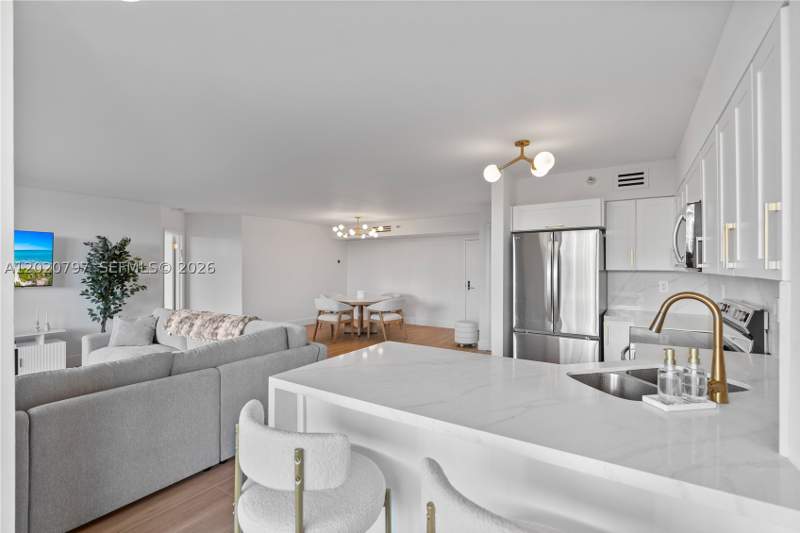 2 bedroom Condominium at 19101 NE 36th Ct 402, Mystic Pointe Condo No Th, Aventura — photo 4