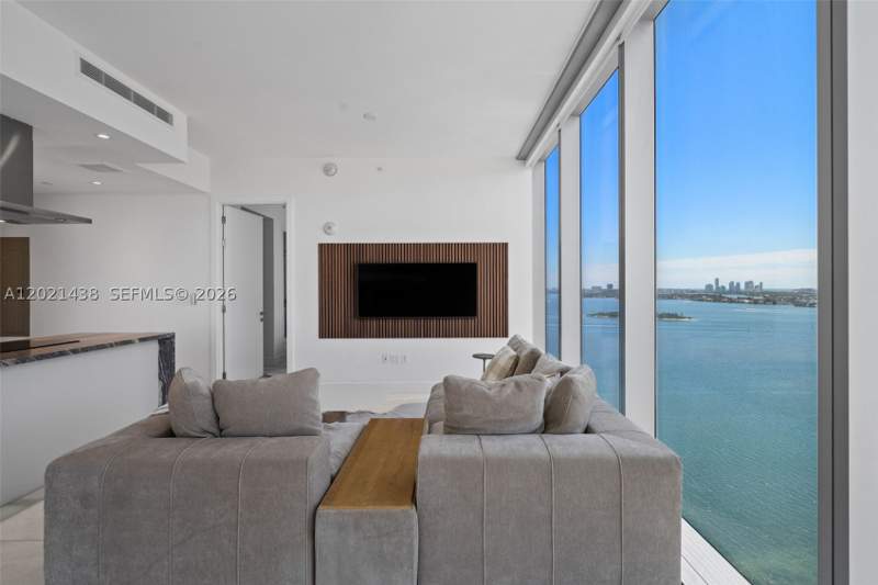 2 bedroom Condominium at 700 NE 26th Ter 2105, Escottonia Park, Miami — photo 2