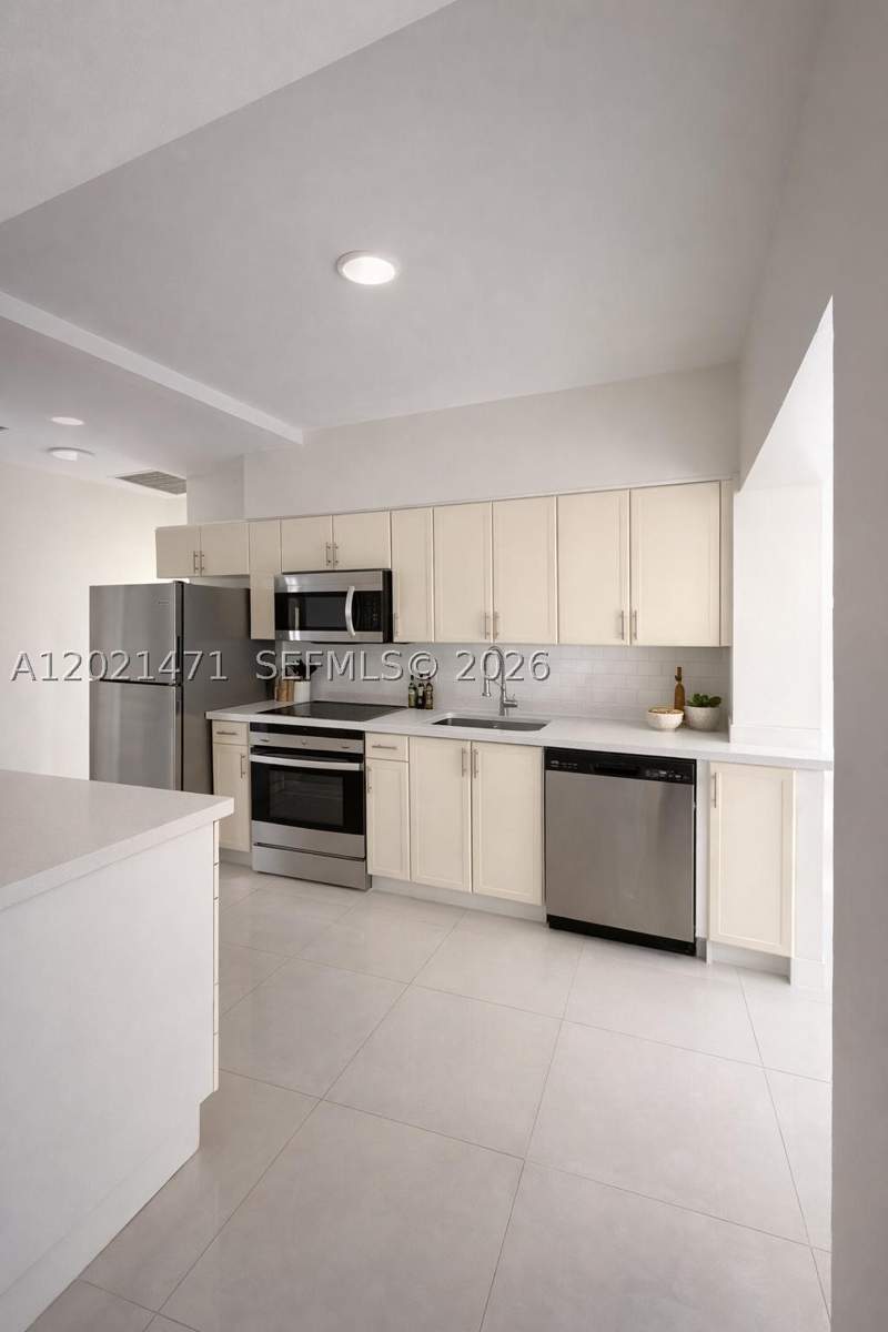 3 bedroom SingleFamilyResidence at 7707 Hawthorne Ave, Biscayne Beach Resub, Miami Beach — photo 3