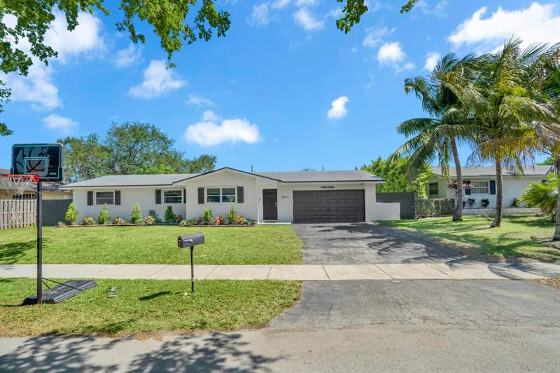 3 bedroom SingleFamilyResidence at 8824 SW 197th Terrace, Whispering Pines Park, Cutler Bay — photo 2