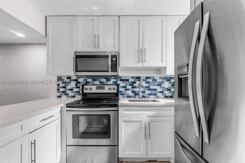 8025 NW 8th St 13, Miami FL - photo 9 of 22