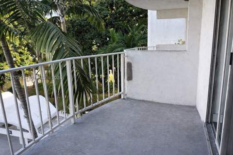 496 NW 165th D-412, Miami FL - photo 7 of 34