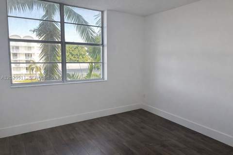496 NW 165th D-412, Miami FL - photo 8 of 34