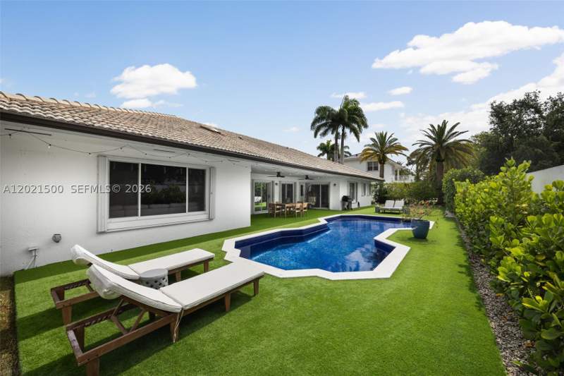 4 bedroom SingleFamilyResidence at 7400 SW 170th Ter, Old Cutler Palms, Palmetto Bay — photo 3