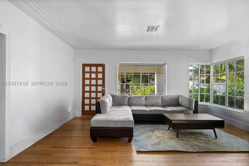 4 bedroom SingleFamilyResidence at 555 NE 73rd St, Federal Way Amd, Miami — photo 5