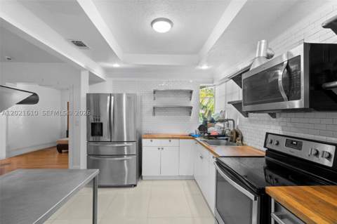555 NE 73rd St, Miami FL - photo 9 of 30