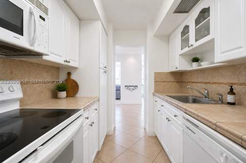 4925 Collins Ave 3H, Miami Beach FL - photo 7 of 22