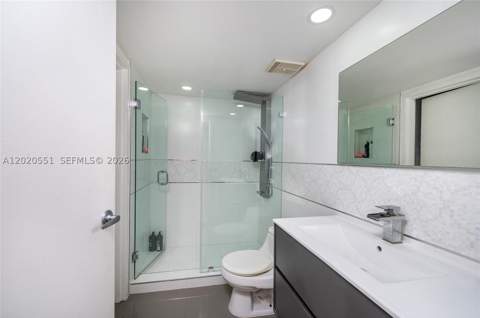 7601 E Treasure Dr 623, North Bay Village FL - photo 11 of 33