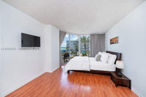 7601 E Treasure Dr 623, North Bay Village FL - photo 12 of 33