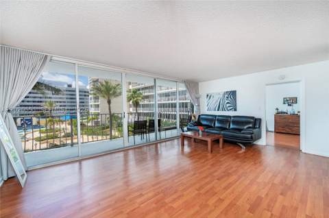 7601 E Treasure Dr 623, North Bay Village FL - photo 8 of 33