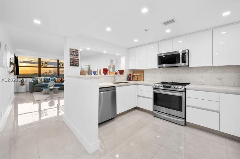 2 bedroom Condominium at 2555 Collins Ave 1106, Club Atlantis Condo, Miami Beach — photo 3