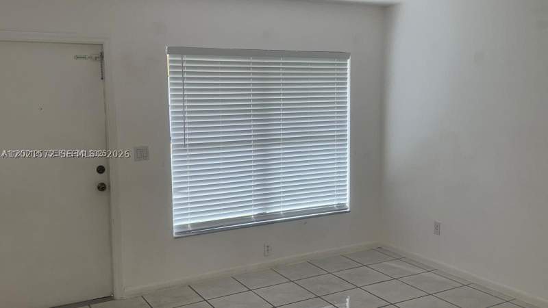 2 bedroom Condominium at 2715 W 66th St 13-21, Lago Grande Two Condo, Hialeah — photo 2