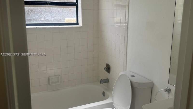 2 bedroom Condominium at 2715 W 66th St 13-21, Lago Grande Two Condo, Hialeah — photo 3