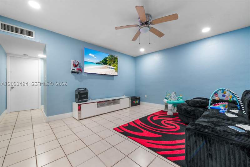 2 bedroom Condominium at 4655 Palm Ave 332, Royal Palm Gardens Condo, Hialeah — photo 2