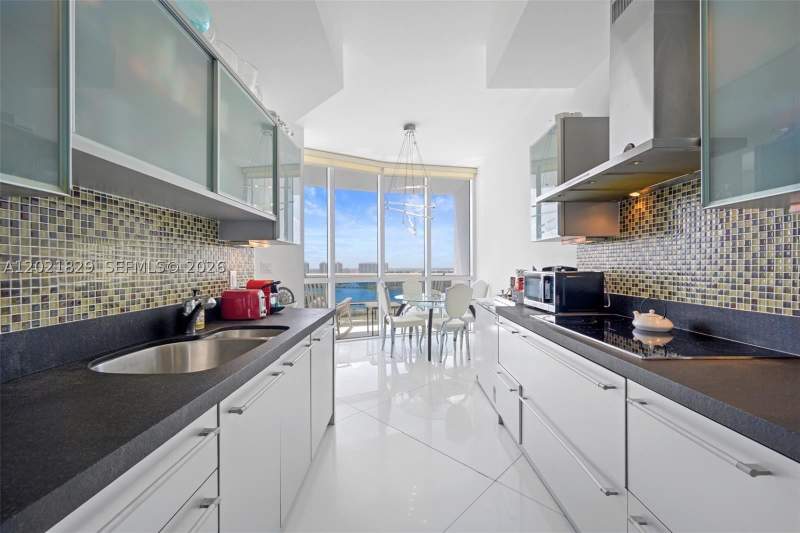 2 bedroom Condominium at 18201 Collins Ave 3501A, Trump Royale Condo, Sunny Isles Beach — photo 4